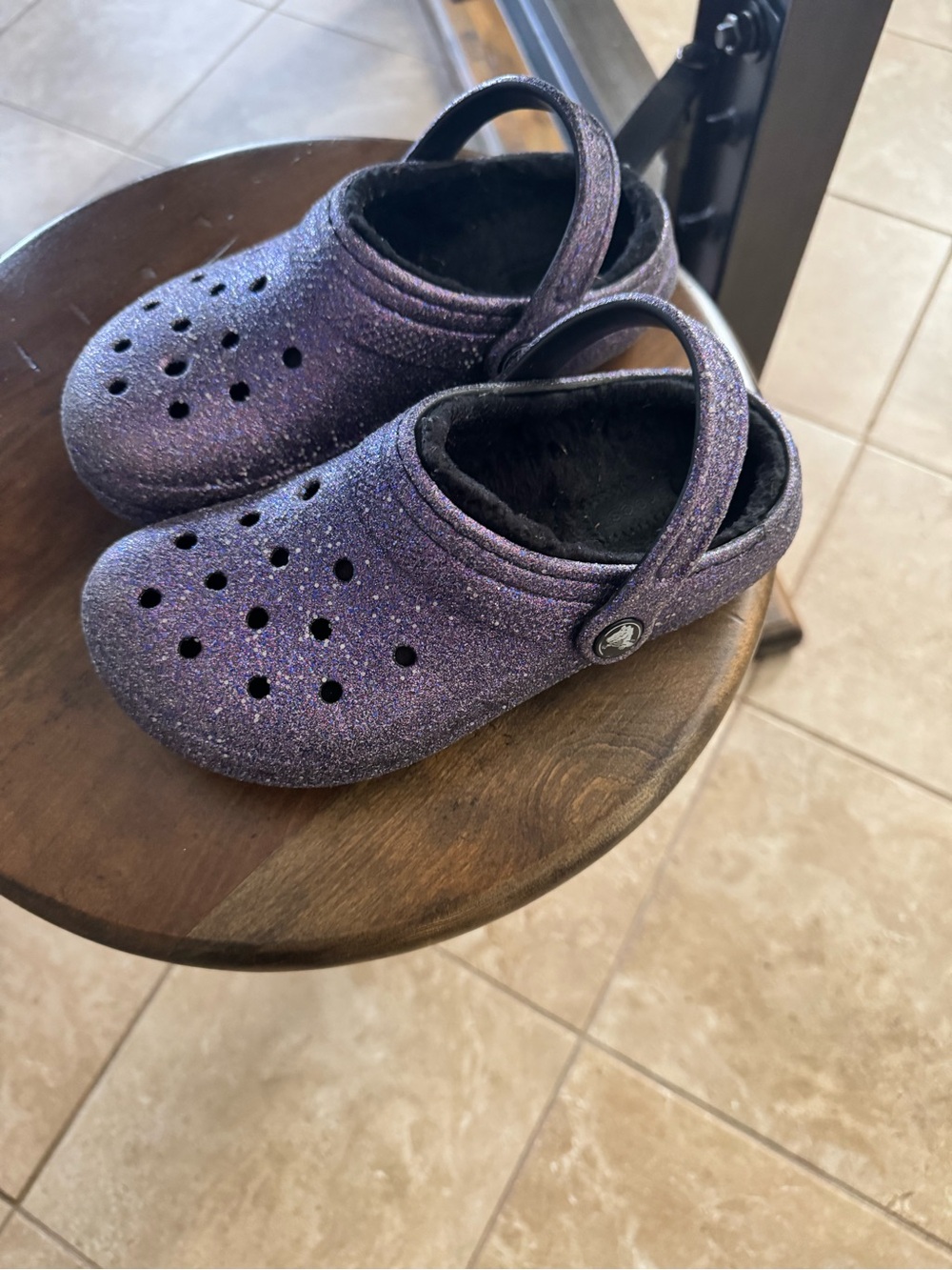 CROCS Kids Glitter Lined Clog in Shimmering Purple